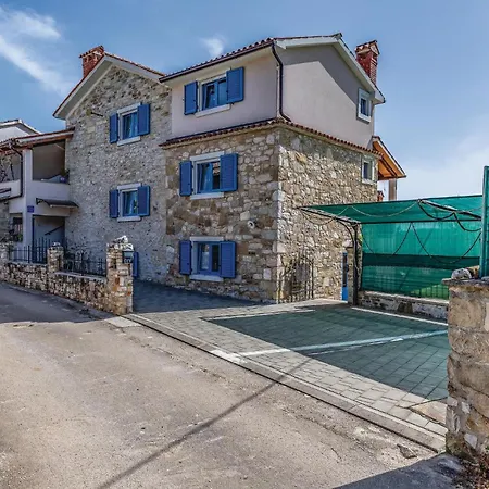 Σπίτι διακοπών 2 Bedroom Awesome In Kamena Vas Karojba