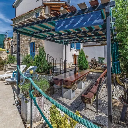 2 Bedroom Awesome In Kamena Vas Σπίτι διακοπών Karojba