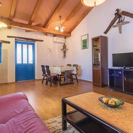 2 Bedroom Awesome In Kamena Vas