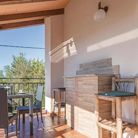 Σπίτι διακοπών 2 Bedroom Awesome In Kamena Vas